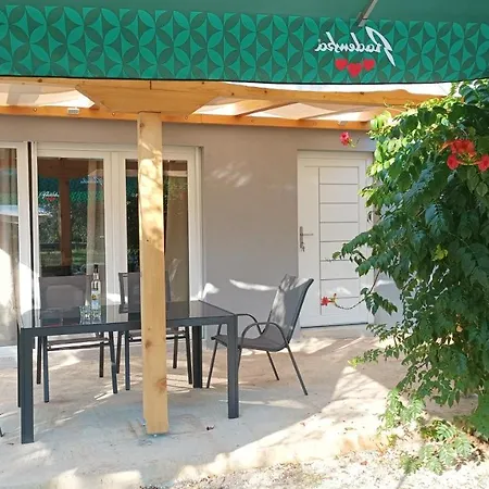 Marti's House In The Olive Grove Apartment